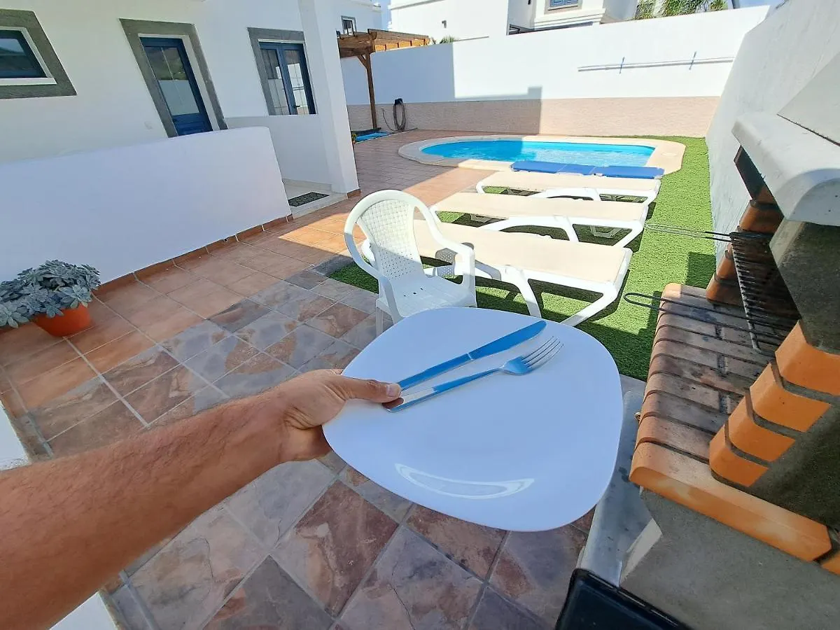 Villa Linda Con Piscina Privada Playa Blanca  Spanje